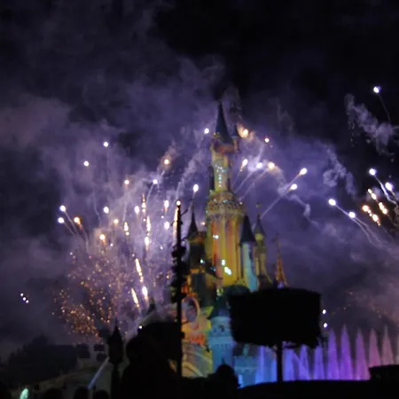 Eureka-disneyland Paris & Val D'europe Parking Gratuit Wifi Rer A